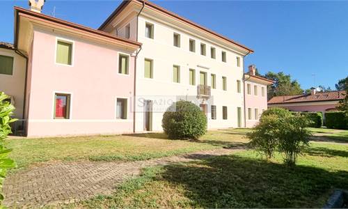 Appartamento piano terra due camere due bagni
