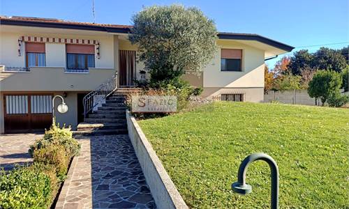 Farmhouse for Sale in Azzano Decimo