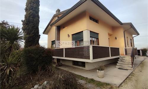 Villa for Sale in Azzano Decimo